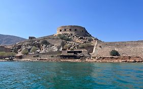By Caza Elounda